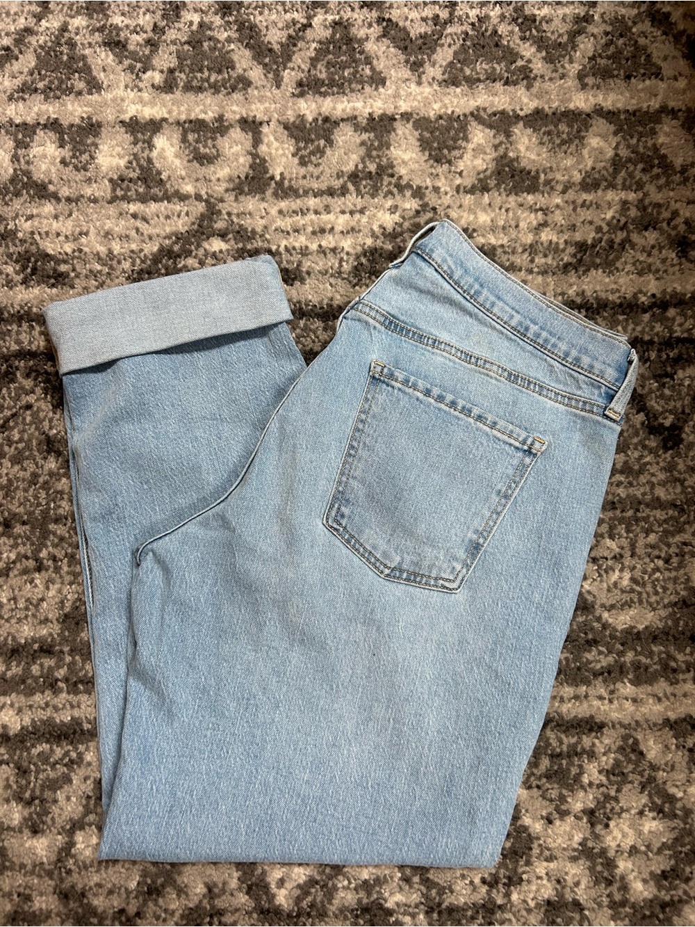 Old Navy Wow Boyfriend Mid Rise Jeans
